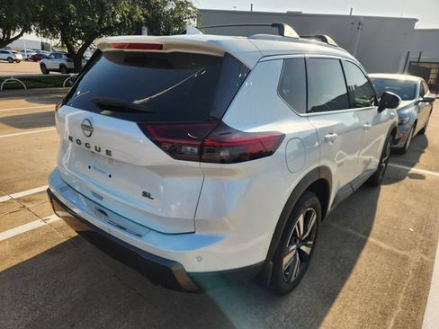 Used 2024 Nissan Rogue SL w/ SL Premium Package FWD image 6