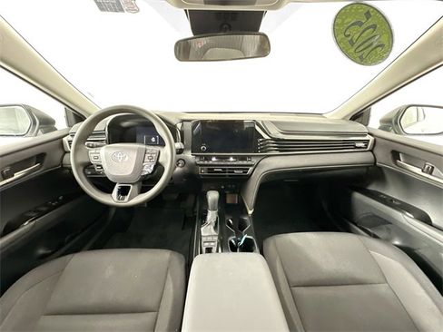 Used 2025 Toyota Camry LE image 28