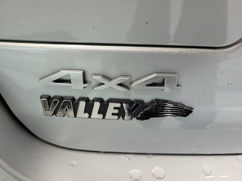 Used 2024 Jeep Grand Cherokee Limited AWD/4WD image 12