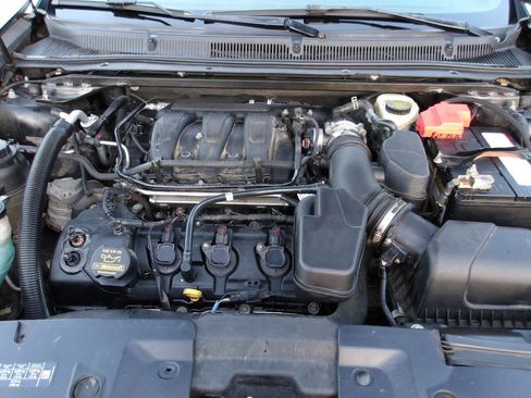 Used 2014 Lincoln MKS image 25