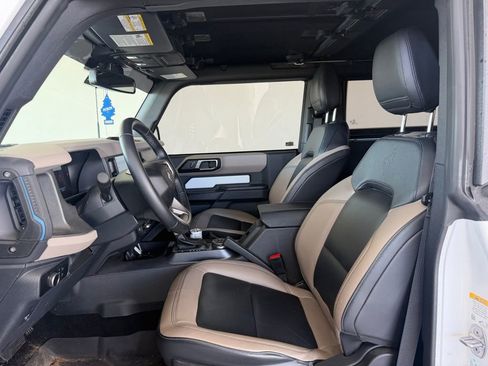 Used 2024 Ford Bronco Wildtrak image 11