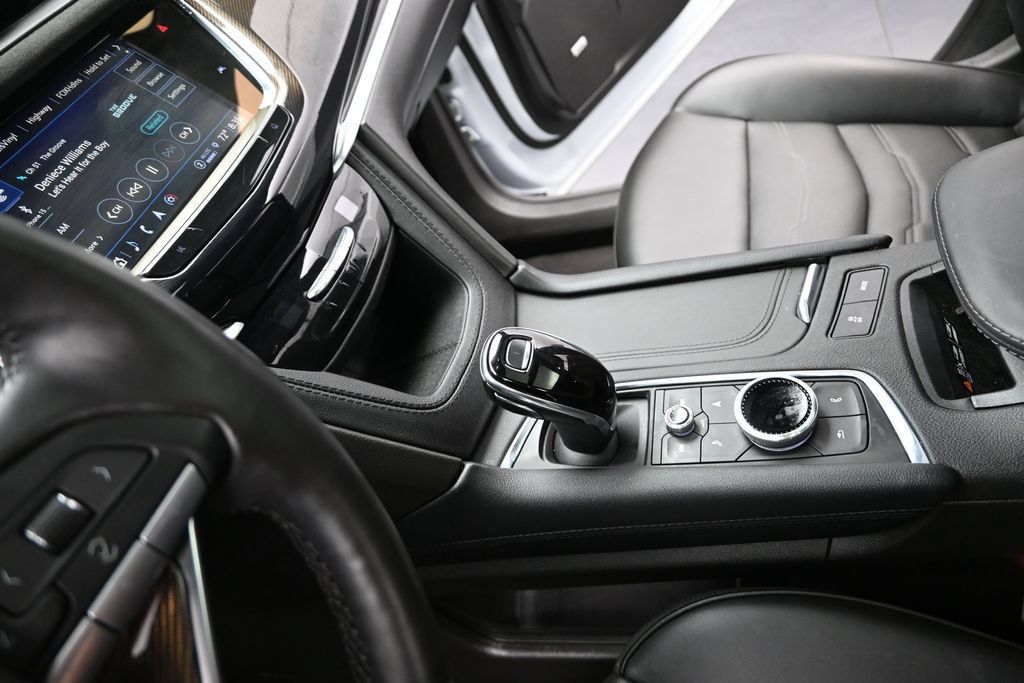 Used 2025 Cadillac XT6 Sport w/ Platinum Package AWD/4WD image 14
