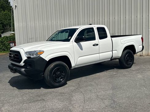 Used 2023 Toyota Tacoma SR RWD image 2