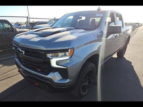 Used 2025 Chevrolet Silverado 1500 LT Trail Boss AWD/4WD image 3