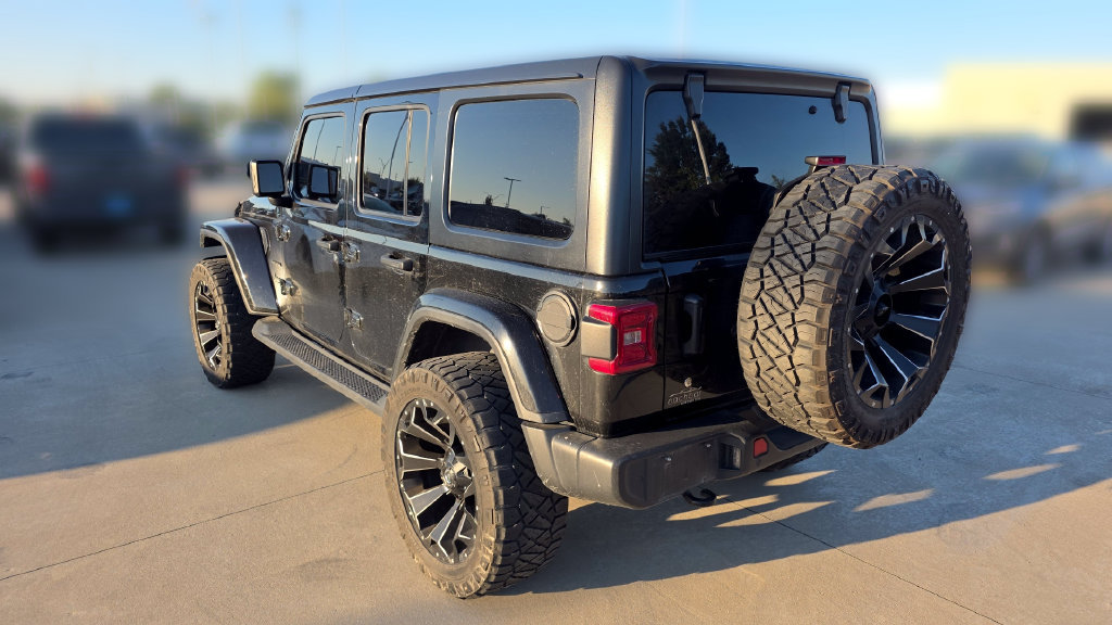Used 2018 Jeep Wrangler Unlimited Sahara w/ Uconnect 4C Nav & Sound Group AWD/4WD image 3