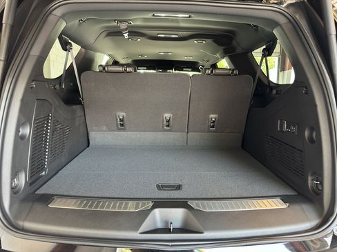 New 2025 Chevrolet Suburban Premier image 32