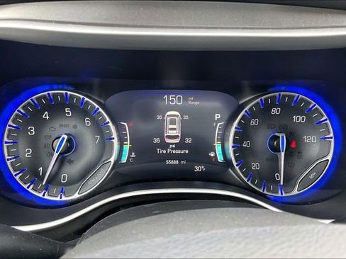 Used 2024 Chrysler Pacifica Touring-L image 20