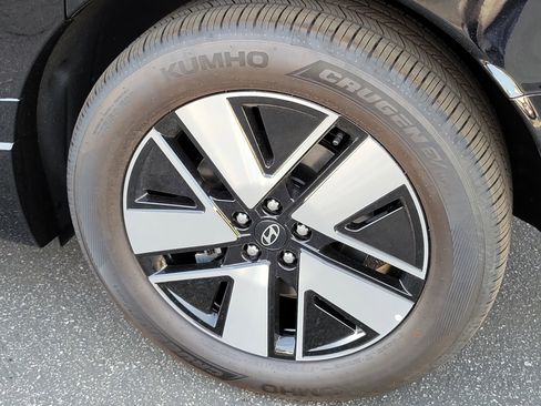 Certified 2026 Hyundai Ioniq 9 SEL image 4