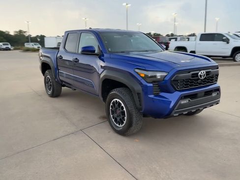 Used 2024 Toyota Tacoma TRD Off-Road image 2