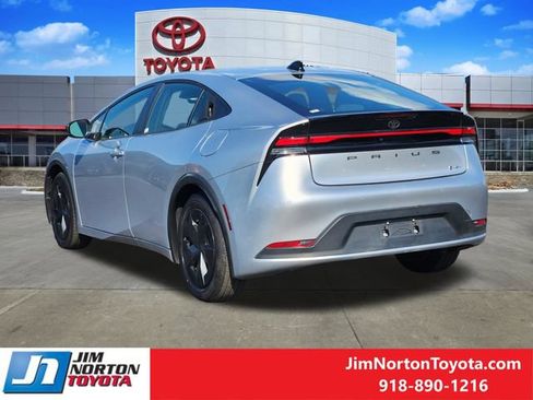 Used 2026 Toyota Prius LE FWD image 8