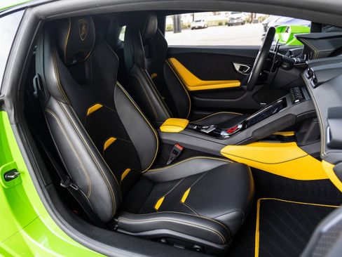 Used 2020 Lamborghini Huracan EVO image 37