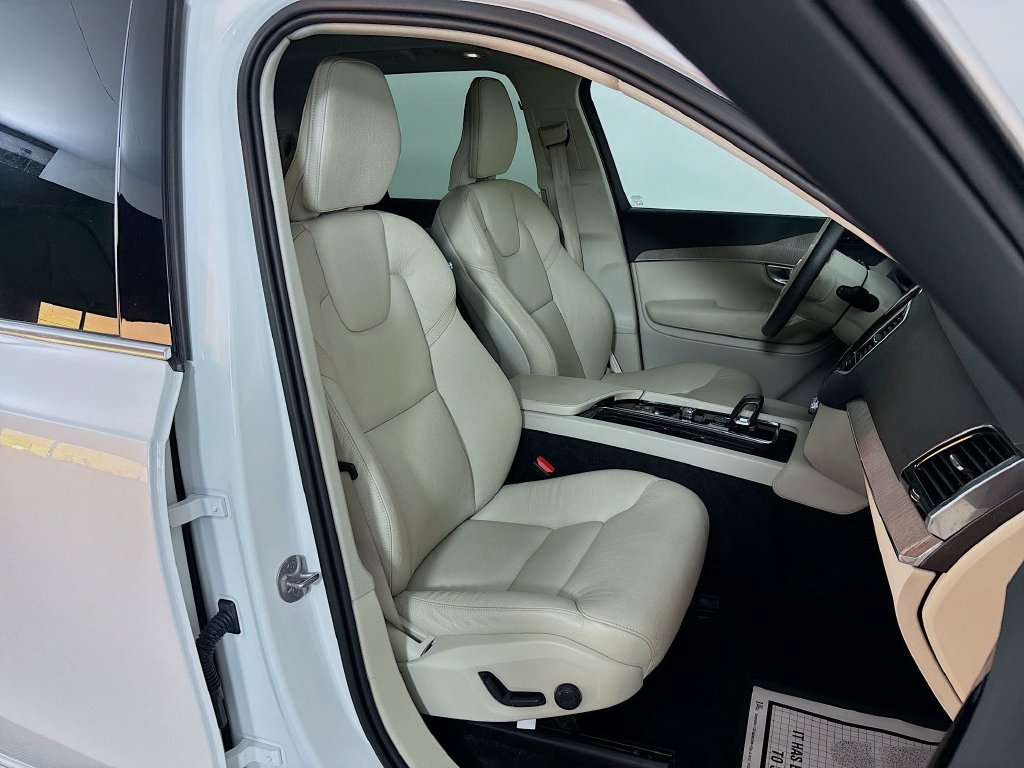 Used 2024 Volvo XC90 B6 Plus AWD/4WD image 30
