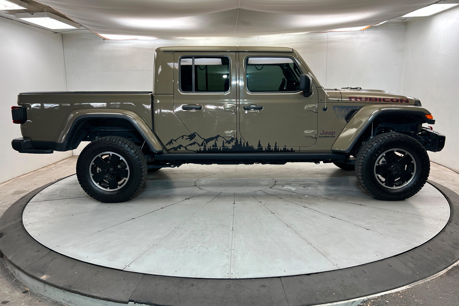 Used 2020 Jeep Gladiator Rubicon AWD/4WD image 6