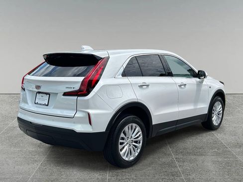 Used 2024 Cadillac XT4 Luxury w/ Cold Weather Package FWD image 5