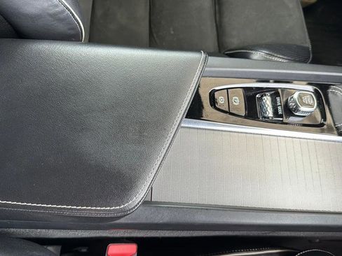 Used 2018 Volvo XC60 T6 R-Design w/ Convenience Package image 45