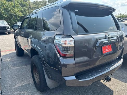 Used 2018 Toyota 4Runner SR5 AWD/4WD image 8