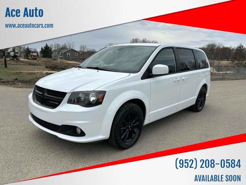 Used 2019 Dodge Grand Caravan SXT w/ Blacktop Package image 1