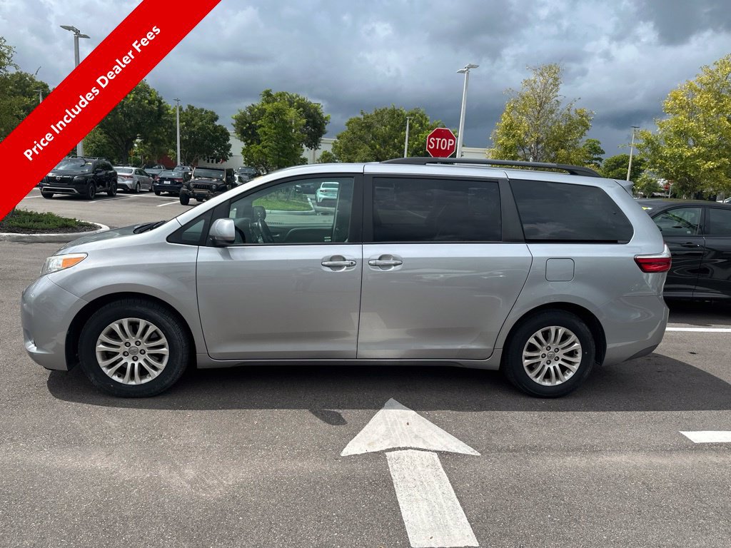 Used 2017 Toyota Sienna XLE w/ XLE Navigation Package FWD image 3