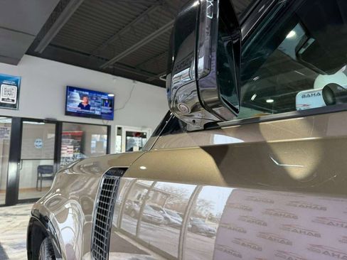 Used 2024 Land Rover Defender 110 X-Dynamic SE image 7