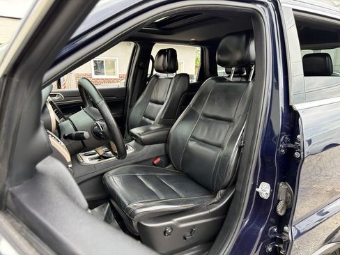 Used 2017 Jeep Grand Cherokee Limited AWD/4WD image 27