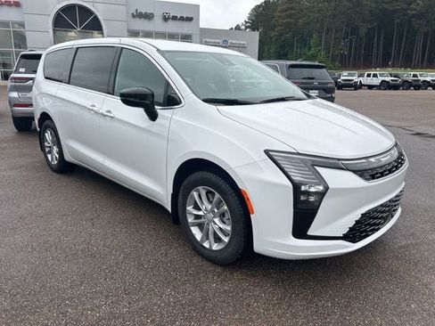 New 2027 Chrysler Pacifica Select AWD/4WD image 3