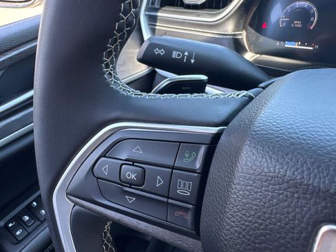 Used 2023 Jeep Grand Cherokee L Limited AWD/4WD image 20