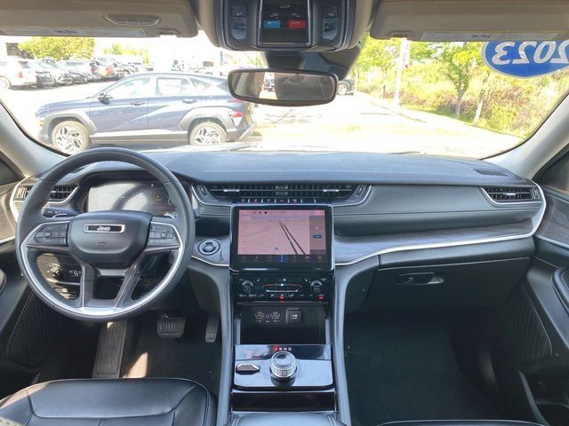 Used 2023 Jeep Grand Cherokee Limited AWD/4WD image 20