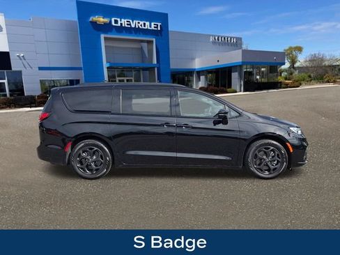 Used 2025 Chrysler Pacifica Premium FWD image 27
