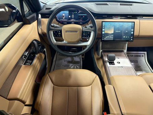 Used 2025 Land Rover Range Rover SE image 16