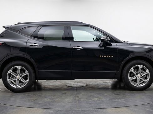 Used 2025 Chevrolet Blazer LT image 11