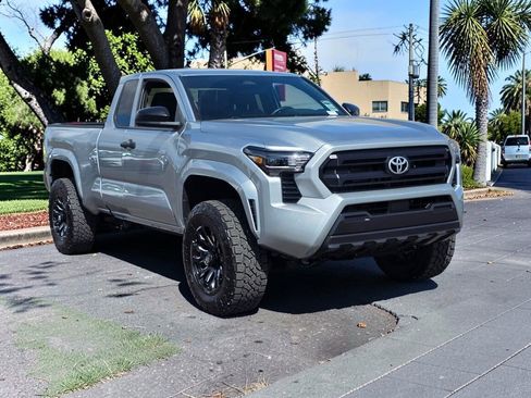 Used 2024 Toyota Tacoma SR w/ Towing Package AWD/4WD image 4