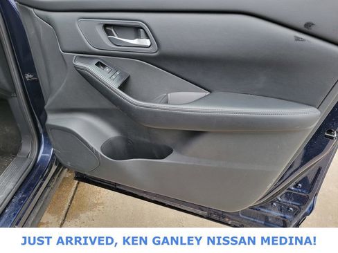 Used 2025 Nissan Rogue SV image 21