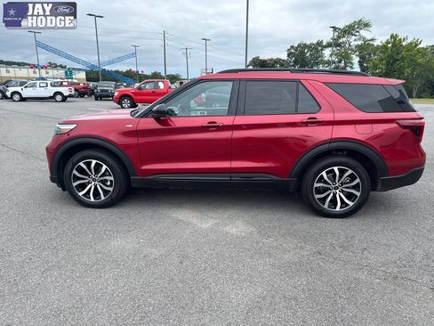 Used 2023 Ford Explorer ST-Line AWD/4WD image 3