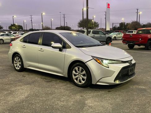 Used 2020 Toyota Corolla LE image 3