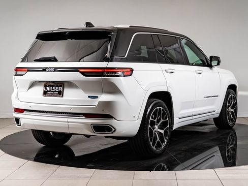Used 2022 Jeep Grand Cherokee Summit AWD/4WD image 10
