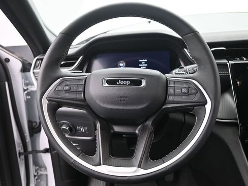 Used 2024 Jeep Grand Cherokee Laredo w/ Luxury Tech Group I AWD/4WD image 27