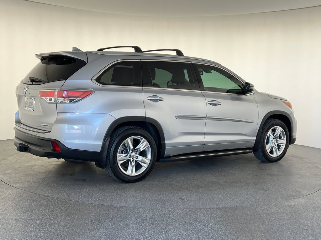 Used 2015 Toyota Highlander Limited w/ Driver Technology Package AWD/4WD image 3