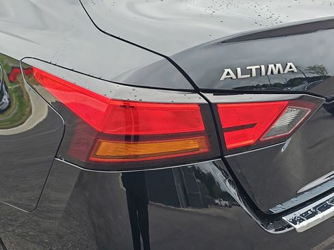 Used 2023 Nissan Altima 2.5 SR FWD image 14