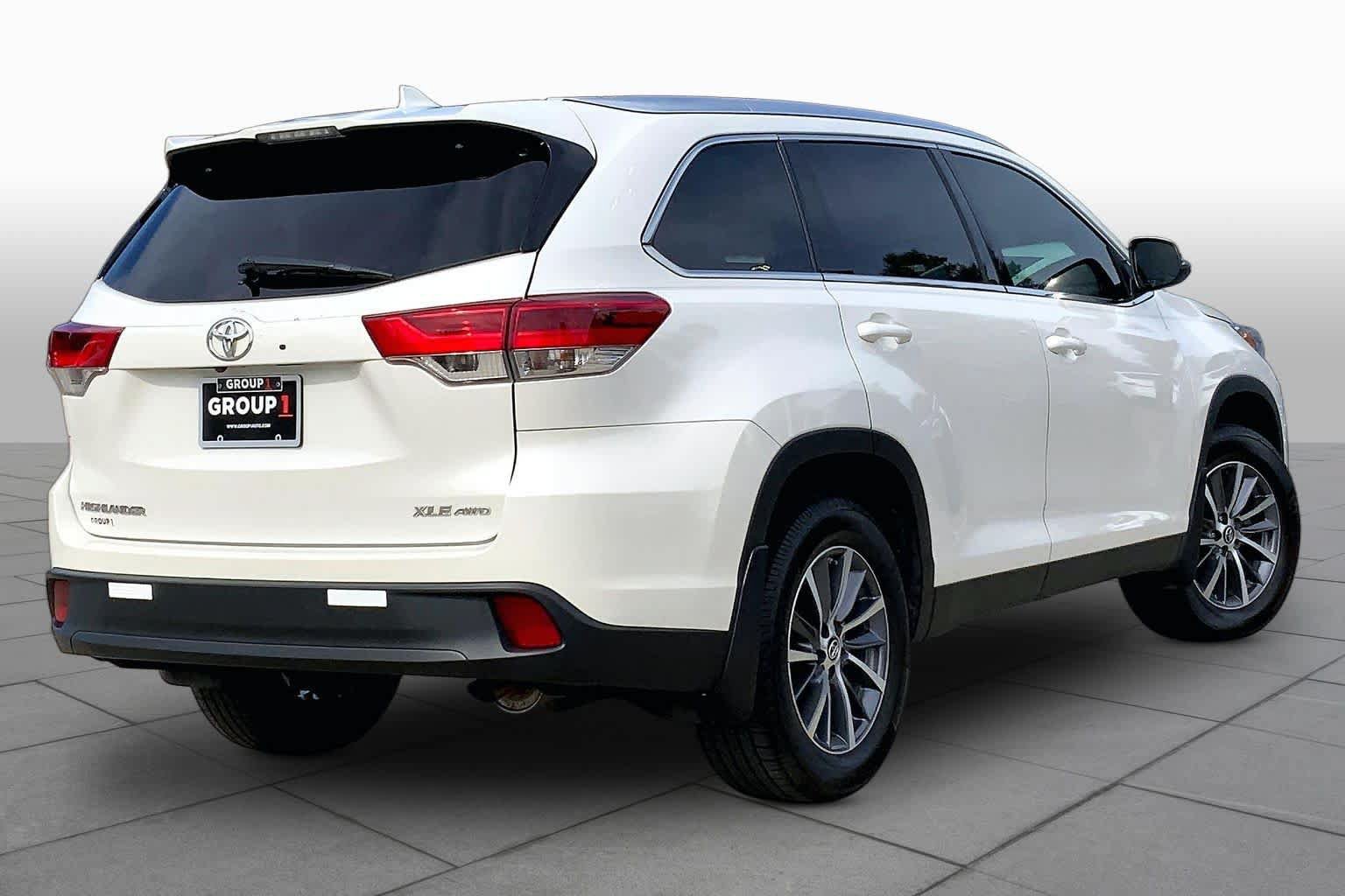Used 2019 Toyota Highlander XLE AWD/4WD image 13