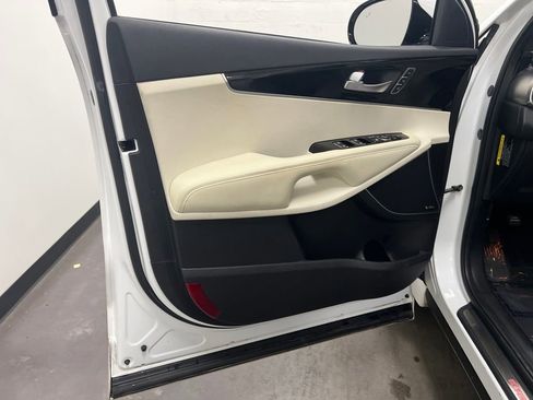 Used 2016 Kia Sorento SX image 13