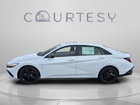 New 2026 Hyundai Elantra SEL Sport FWD image 2