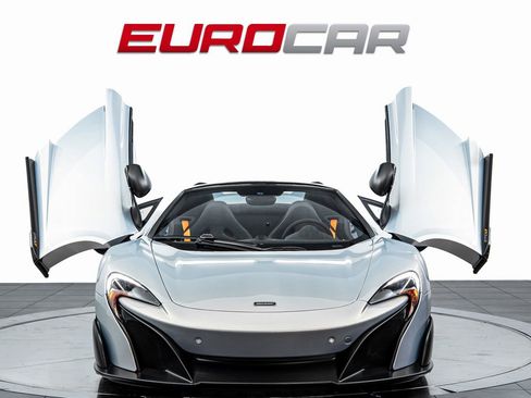 Used 2016 McLaren 675LT Spider image 11