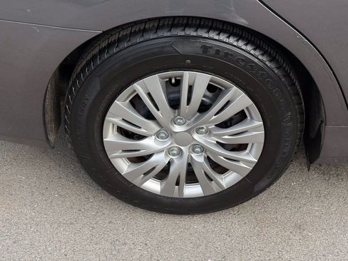 Used 2016 Toyota Camry LE FWD image 38