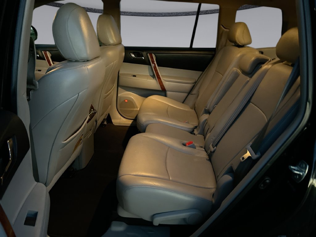 Used 2013 Toyota Highlander Limited AWD/4WD image 30