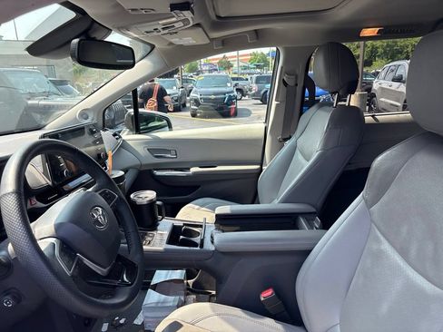 Used 2023 Toyota Sienna Limited AWD/4WD image 12