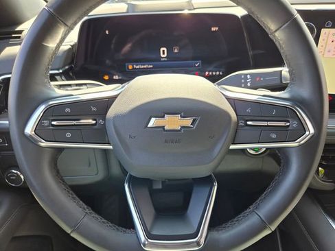 Used 2025 Chevrolet Suburban LT RWD image 28