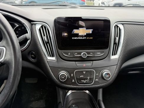 Used 2018 Chevrolet Malibu LT image 11