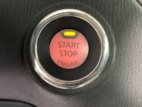 Used 2020 Nissan Pathfinder SL AWD/4WD image 17