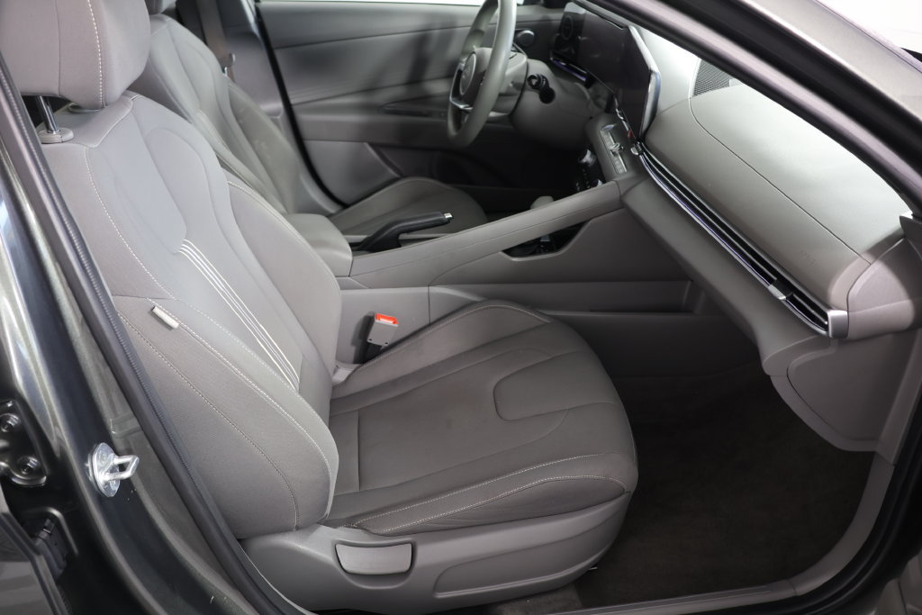 Used 2024 Hyundai Elantra SEL FWD image 22