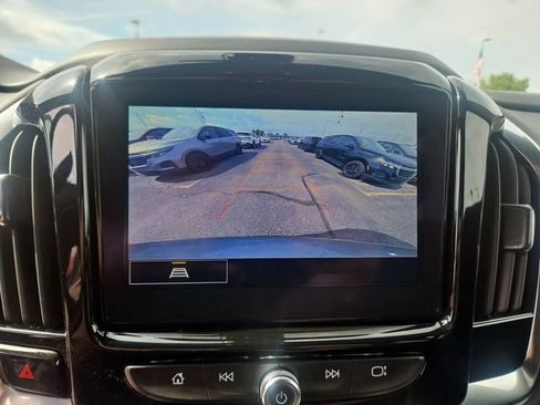 Used 2023 Chevrolet Traverse LT FWD image 21